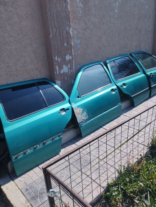 Продам двери на гольф 3