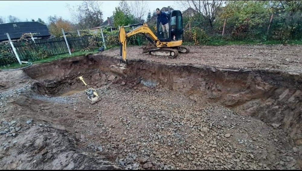 Inchiriem utilaje cu operator: excavator, dumper, cilindru etc