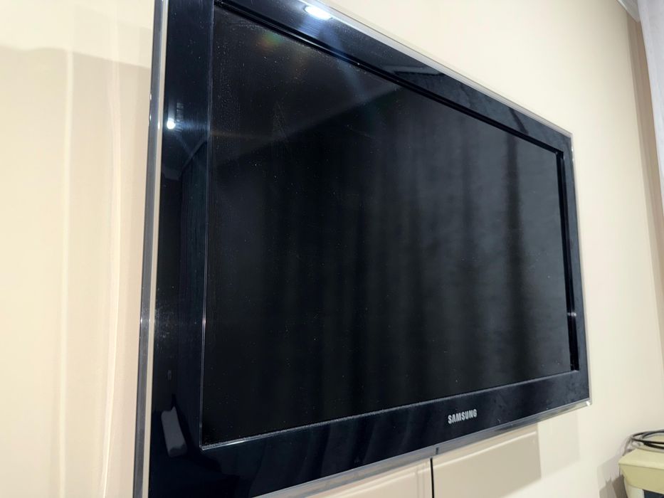 Продам телевизор самсунг+кронштейн