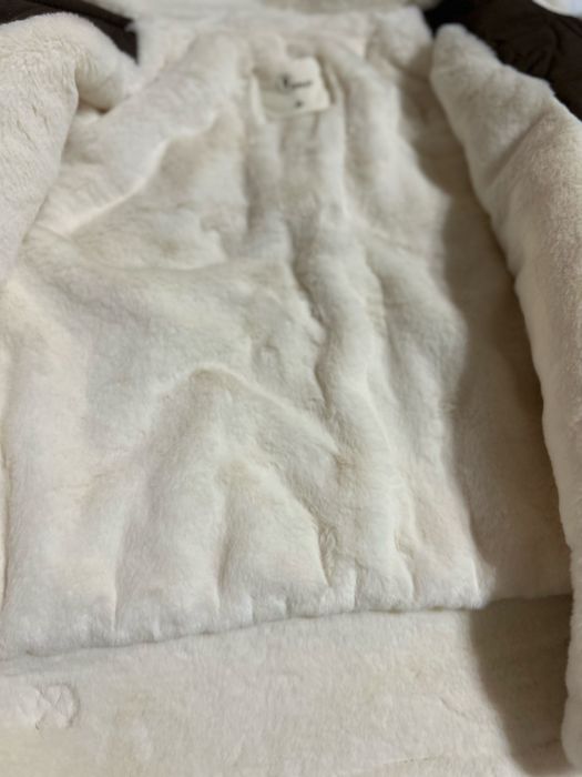 Продам детскую куртку дубленку на девочку