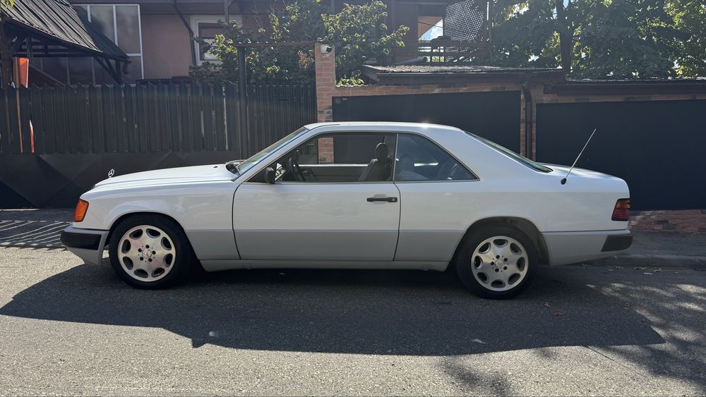 MERCEDES-BENZ 300 1989 — imagine 2