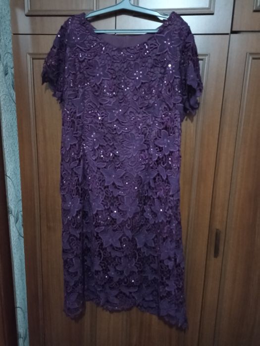 Платье женское в отличном состояний