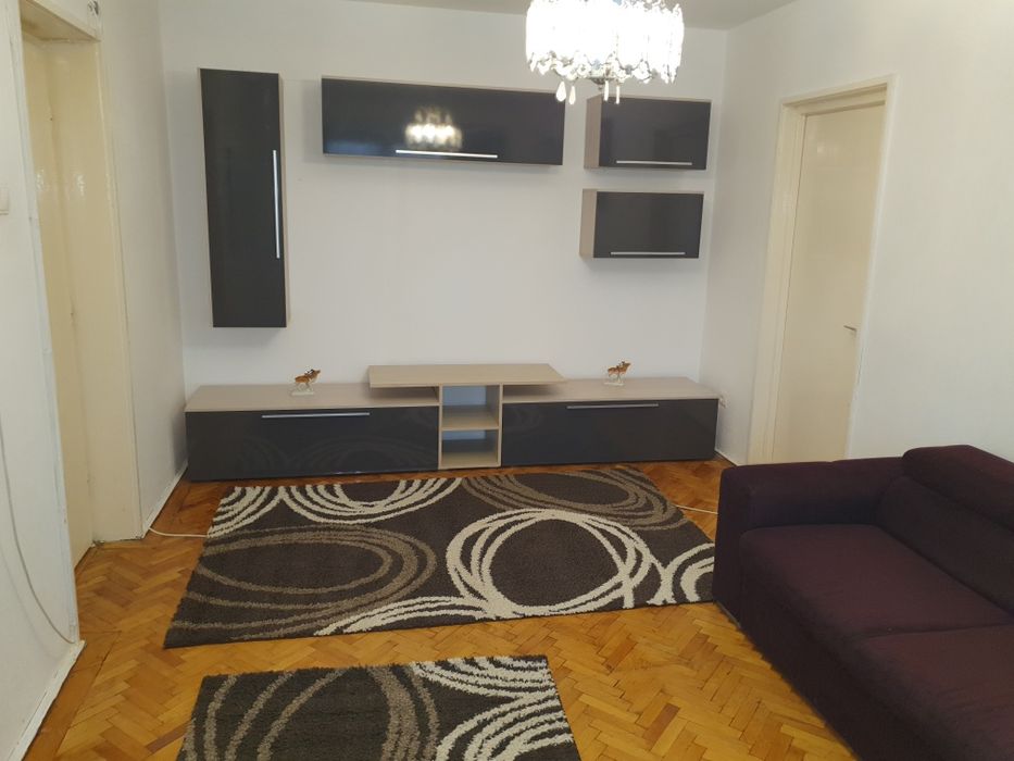 Inchiriez apartament  2 camere zona centrala