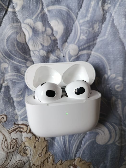 Продам AirPods 3