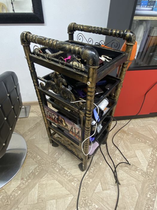 Продам помошники парикмахерские 2 штуки