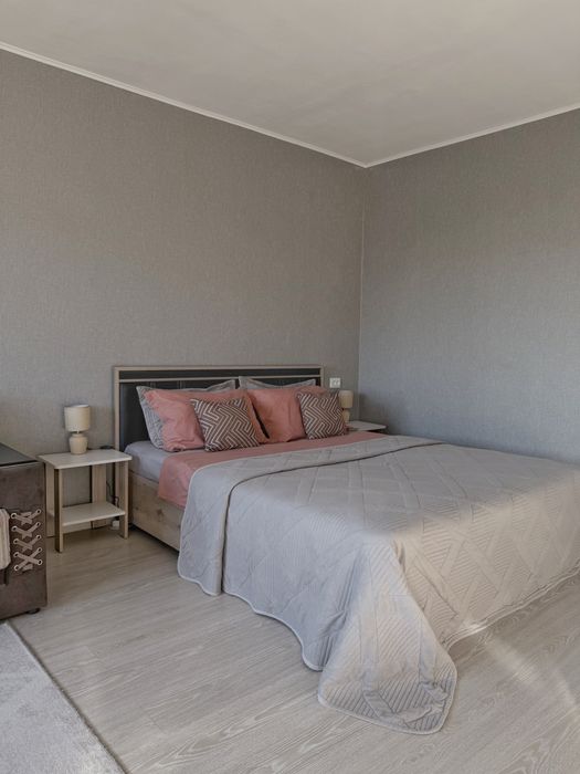 Люкс 1-ком., возле ДК посуточно