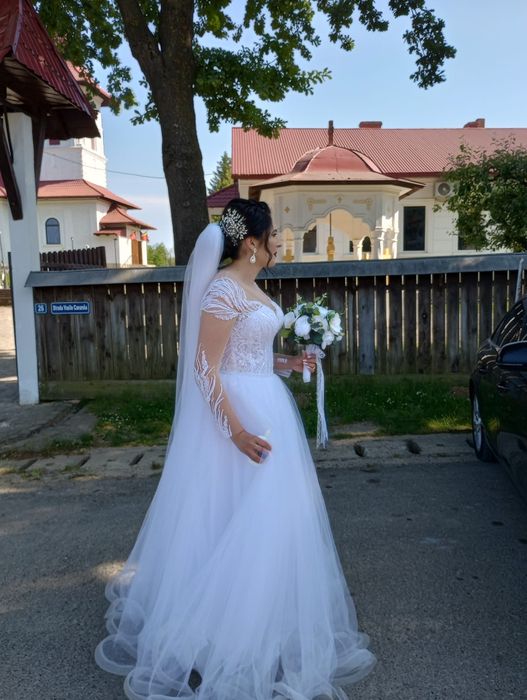 Rochie de mireasa model 2023