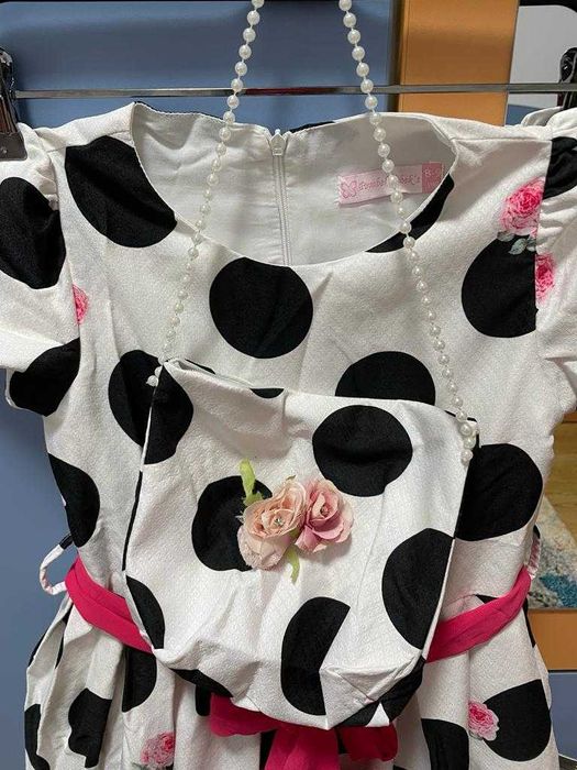 Vand rochita fetita 8-9 ani pentru petrecere/ serbare