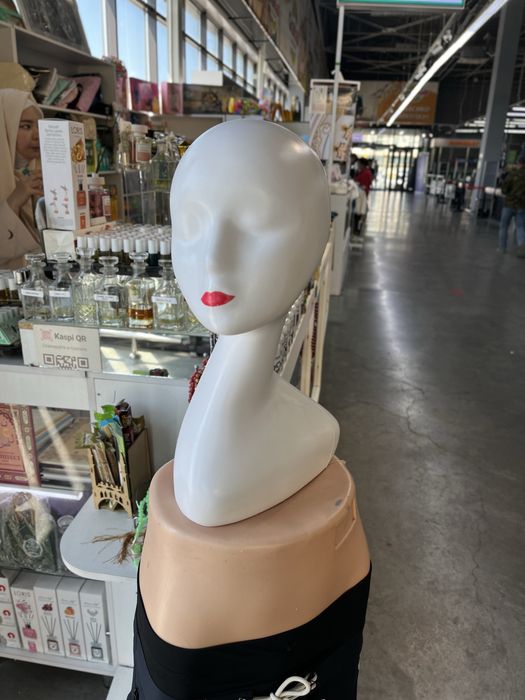 Модный монейкен голова