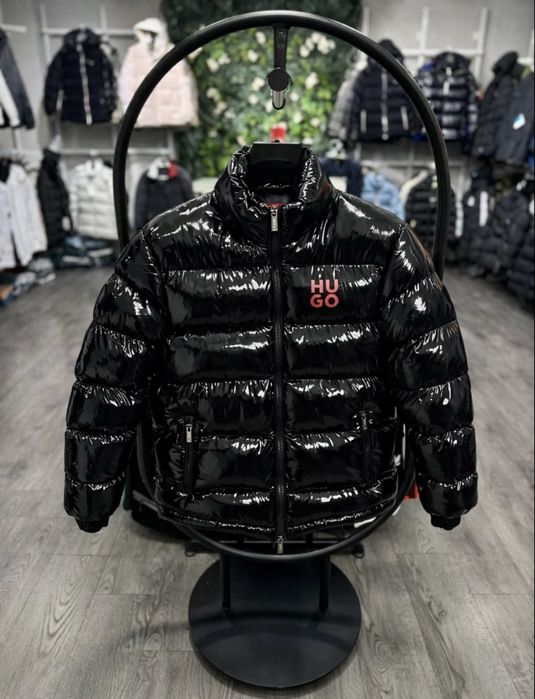 Мъжко зимно яке в черен цвят с лаково покритие