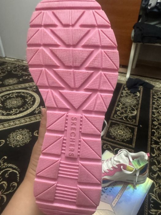 Кроссовки женские