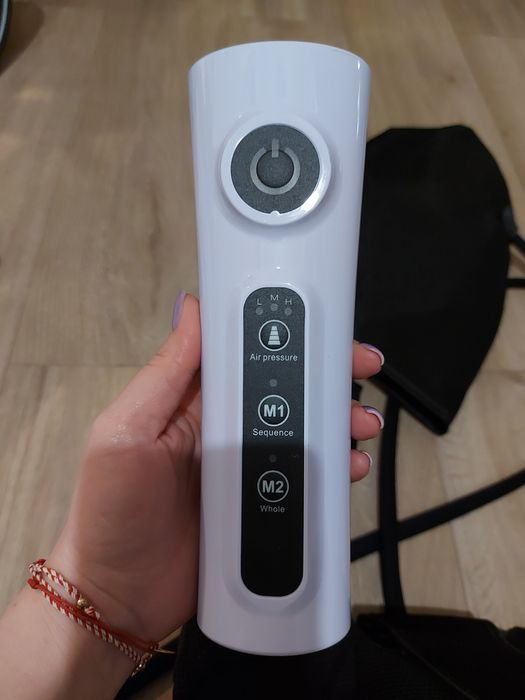Aparat de masaj pentru picioare cu compresie de aer