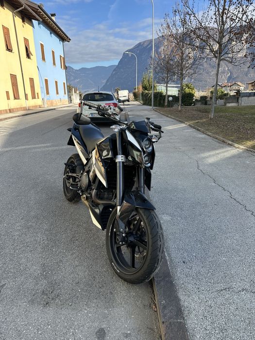 KTM DUKE 690 se poate conduce si cu A2