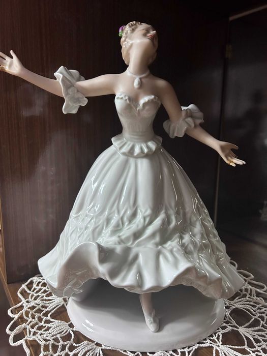 Продам статуэтку антикварную