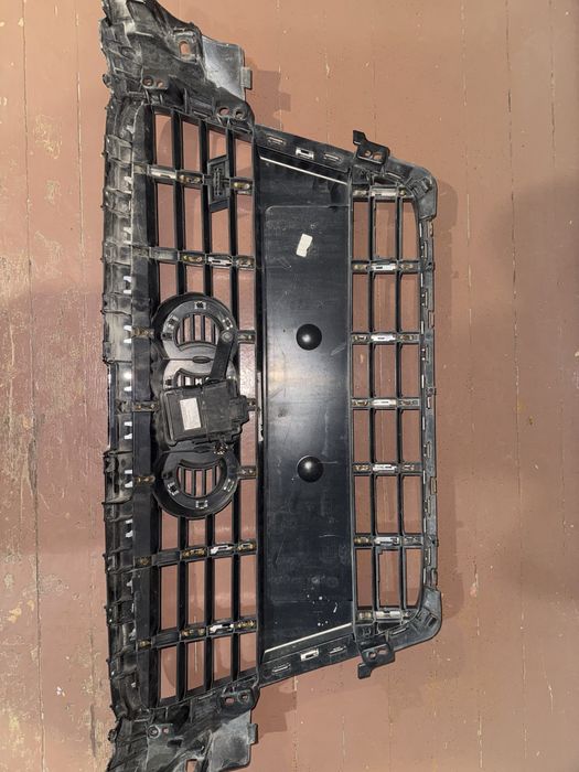 Продавам решетка за Ауди а4/с4 б8