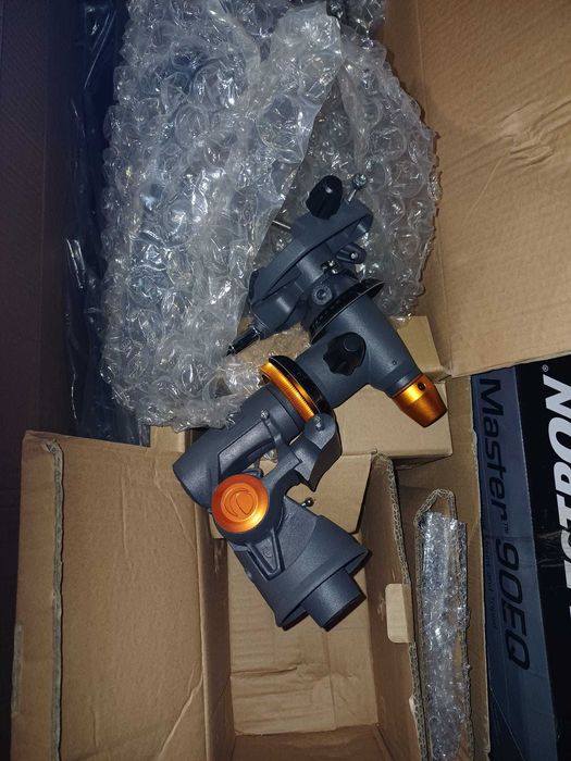 Telescop Celestron AstroMaster 90EQ, refractor