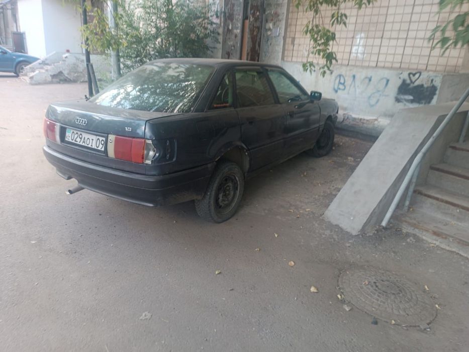 Продаеться машина Ауди 80