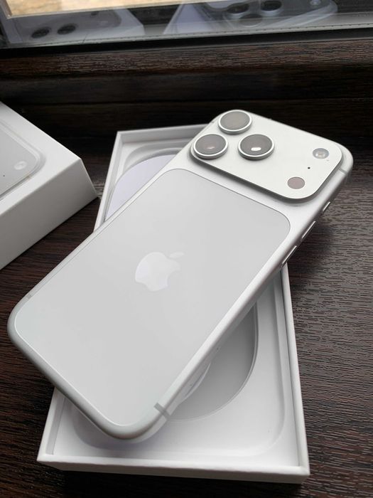 iPhone 17 PRO Silver ( ALB) ca NOU in cutie 256 GB Liber 5G Garantie