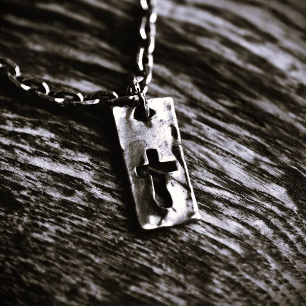Сребърен медальон 925 Плочка с кръст – мъжко бижу със сила и характер