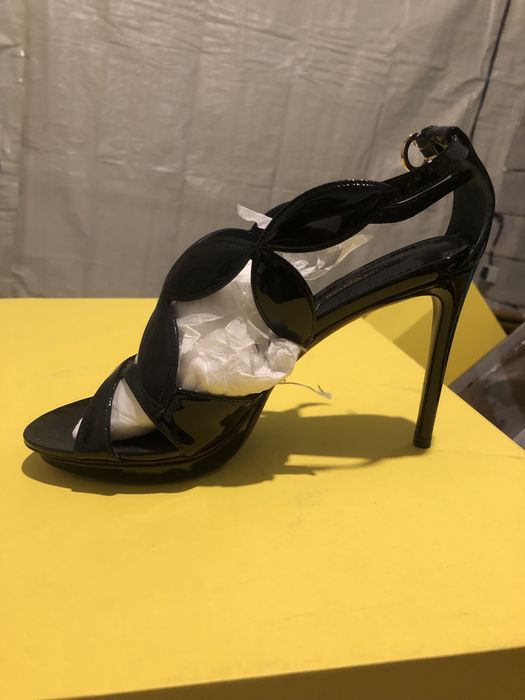 Продам Босоножки