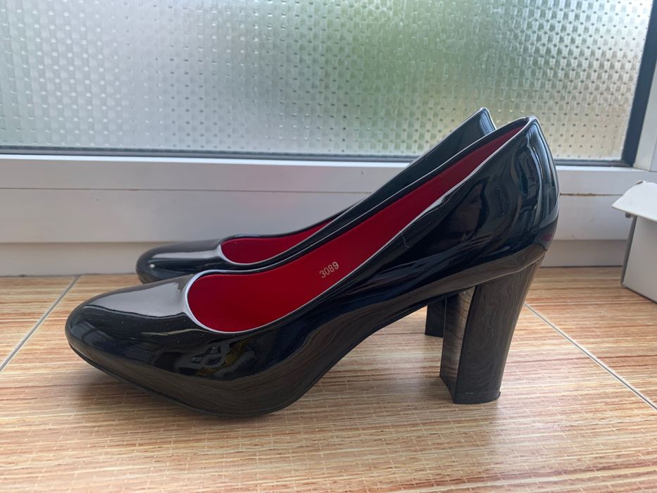 Дамски черни обувки