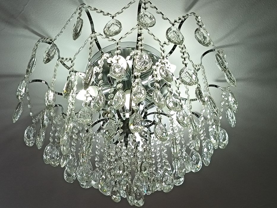 Люстра гостевая продам