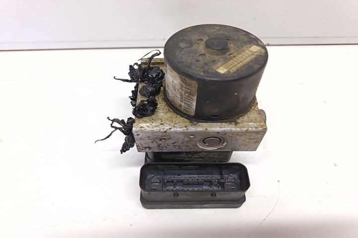 Pompa abs  1K0907379P 1k0614117H Volkswagen VW Golf a 5-a generatie