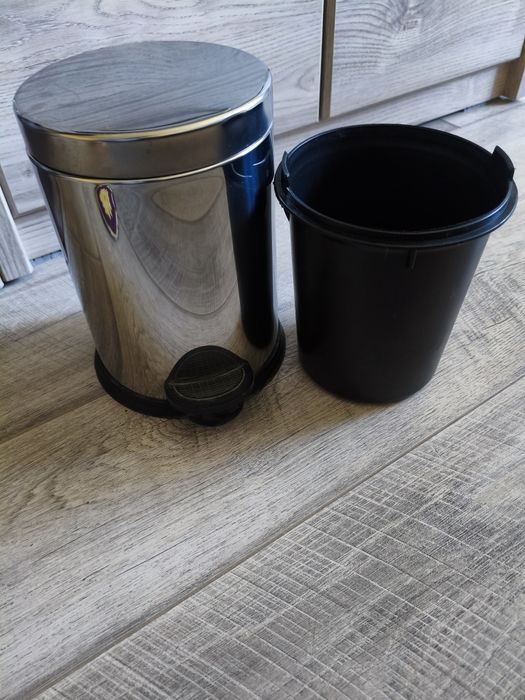 Срочно Ведро мусорное