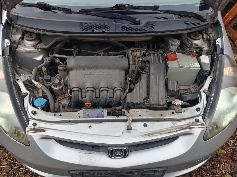 Продавам Хонда Джаз на части