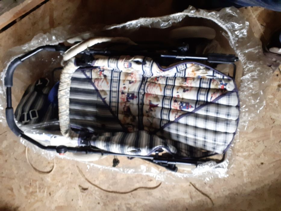 Doua carucioare pentru copii dati sms daca nu suna tel.