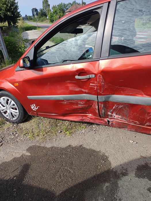 Ford fiesta 14avariat motor cutie ok