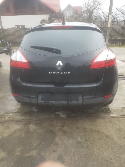 Dezmembrez Megan 3 2011 1.6 benzina