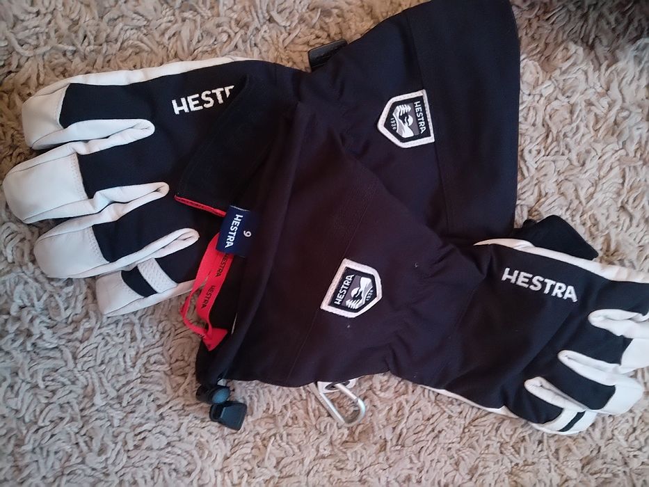 Echipament snowboard / ski ( placa , pantaloni geaca, mănuși, casca )