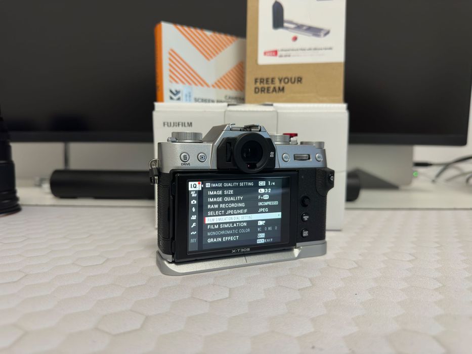 Body FujiFilm X-T30 III Silver | Garantie 2 ani F64 | Aparat Foto Mirrorless 26MP Video 4K 6K Open Gate |