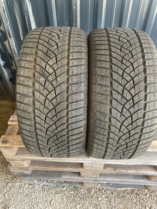 245/35/19  Goodyear Зимни