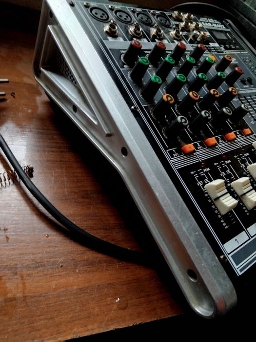 Усилитель аудио двухполосный.