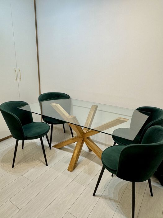 Masa living cu blat de sticla + scaune