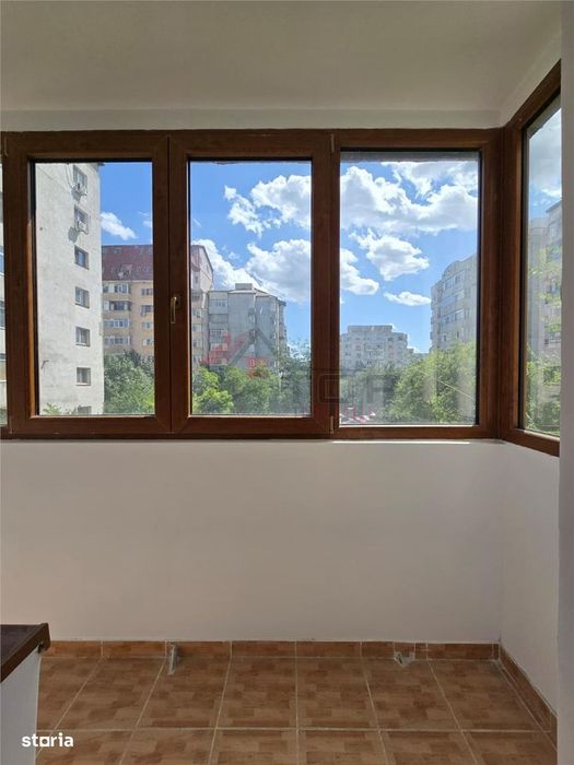 Zimbru - Tigarete, 3 camere decomandat 81mp, bloc din 91