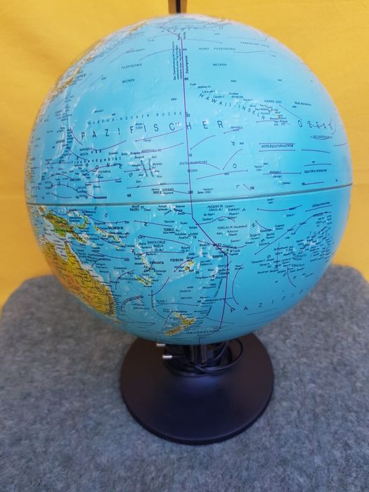 Glob geografic Pământ iluminat