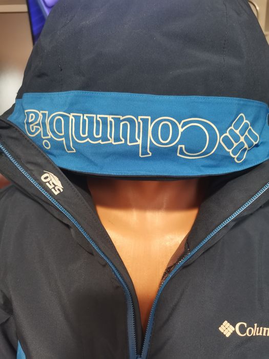 Vand haina COLUMBIA cu puf marimea S pe eticheta dar eu spun ca este M