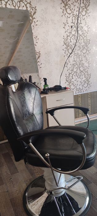 Парикмахерские кресло