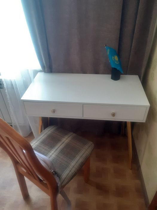Компактный стол.