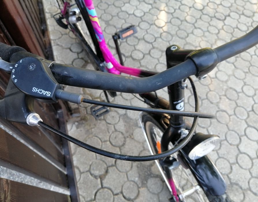 Bicicletă                      .