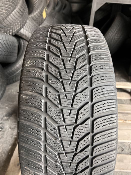 1 anvelopa iarna 235/45/18 , Hankook , DOT 2024 , 6.2 mm