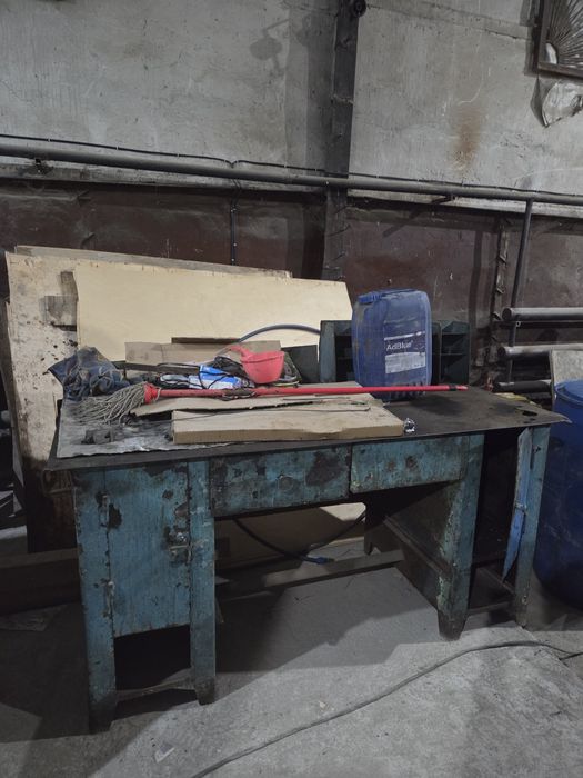 Железные стеллажи