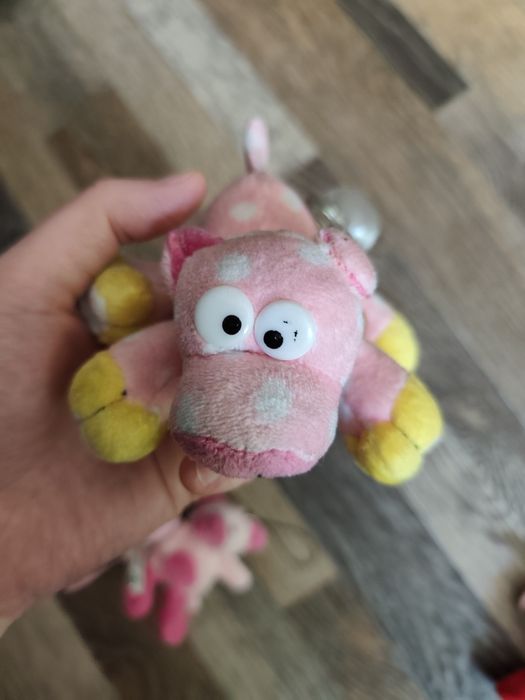 Игрушки брелки розового цвета