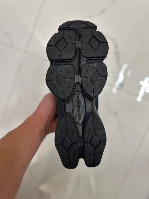 New Balance 9060 “Triple Black(White Seam)”