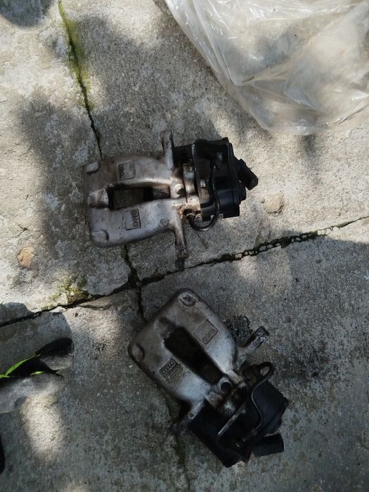 ETRIERI cu tot cu motorașe, spate Passat B6