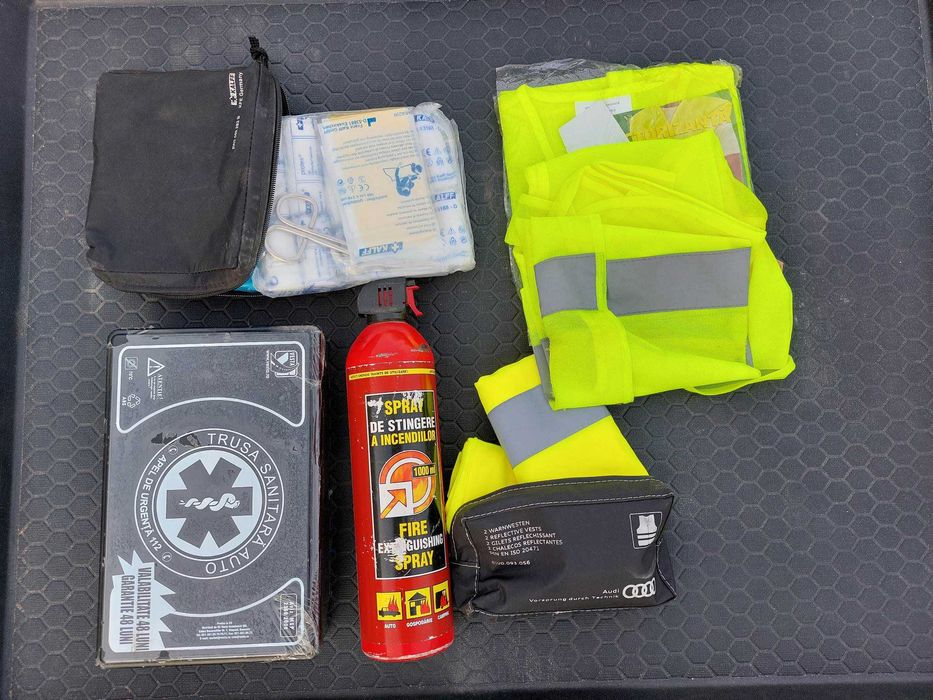 Kit complet trusa medicala triunghiuri vesta extinctor