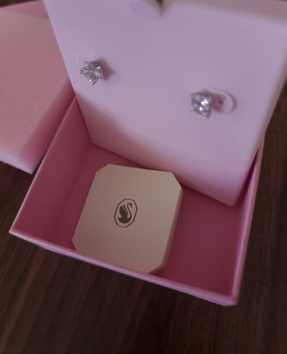 Обеци Swarovski Stilla Attract